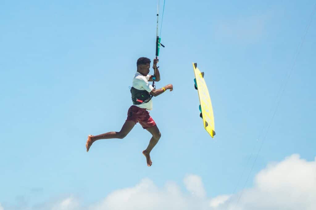 Figure aérienne en kitesurf au Sakalava Lodge