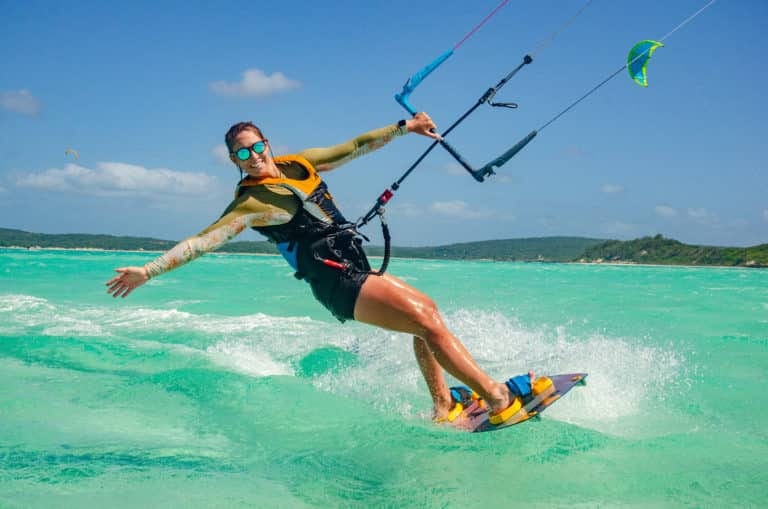 Rideuse en navigation sur le lagon turquoise de Sakalava Bay